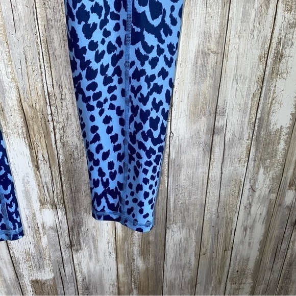 Fabletics Marina Sahara Blue Cheetah On The Go Powerhold Leggings - Picture 4 of 6